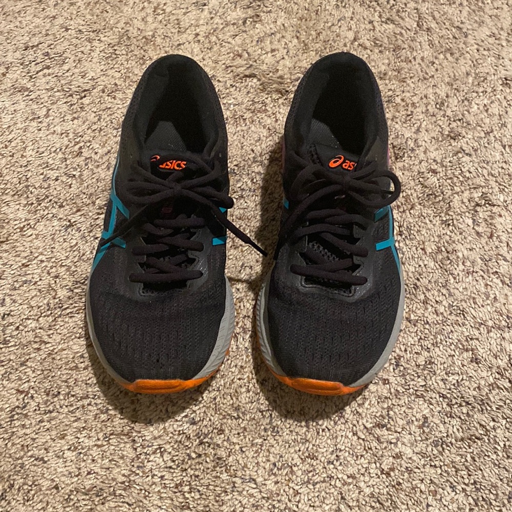 ASICS 8.5 running shoes